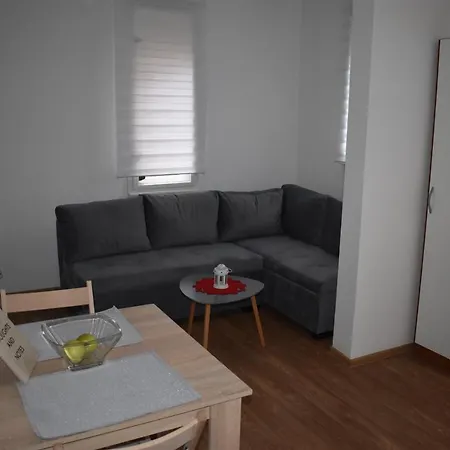 Guest house De Lux & Emilia *