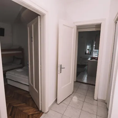 Guest house De Lux & Emilia